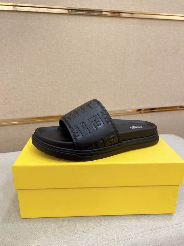 工厂P价 Fendi芬迪拖鞋 男鞋高端品牌 官网1:1最新力作：原版开模定制，面料釆用进口原版材料制作，升级版大底，更轻便，防滑。市场顶级品质，简单不失品味，潮
