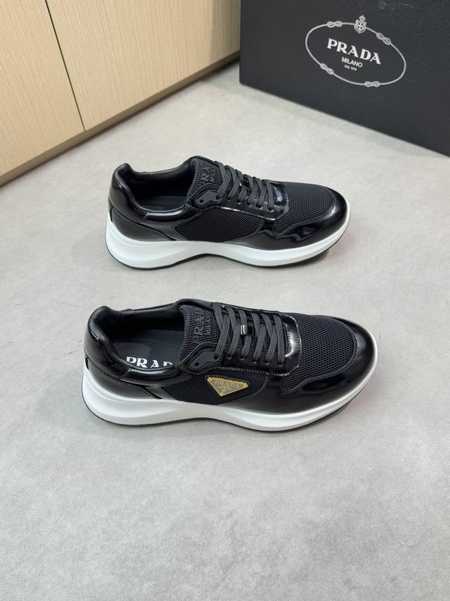 Prada 普拉达 -高端品质 原单休闲运动鞋 -鞋面：进口开边珠小牛皮、品牌网帆布布匹、鞋身车缝品牌金属扣件、鞋舌注塑品牌Logo -内里：水染牛皮 -大底：