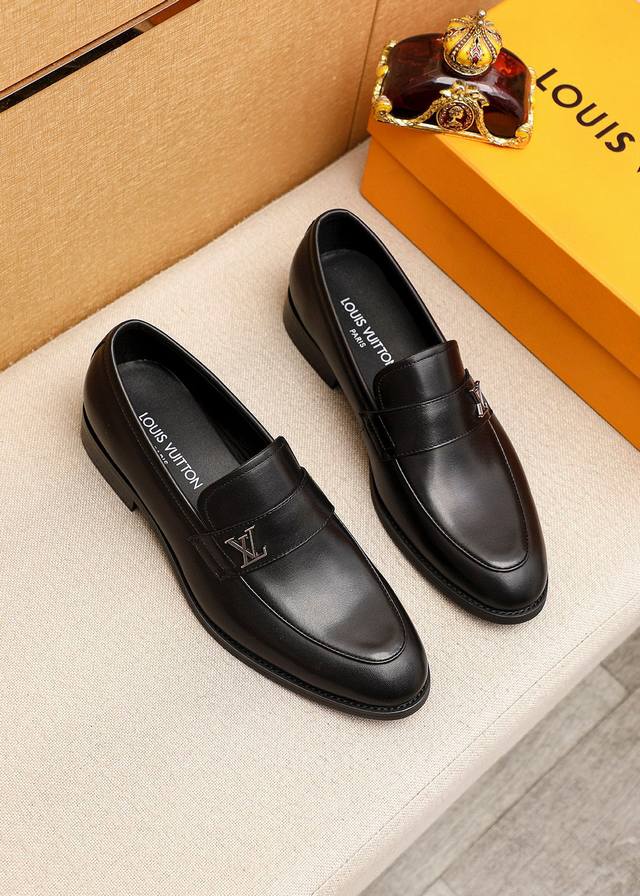 商品商标：Louis Vuitton 路易威登 休闲皮鞋 正码码数: 39-44 38.45.46订制 商品材料：精选 进口头层小牛皮鞋面+奢华五金扣，进口头层