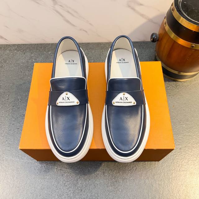 高品质 Armani 阿玛尼 一脚蹬低帮新款男鞋，高品质原版质量鞋面采用优质进口品牌高品质头层牛皮+全进口头层羊皮内里透气舒适，皮质柔软细腻，泡沫胶大底～，轻巧