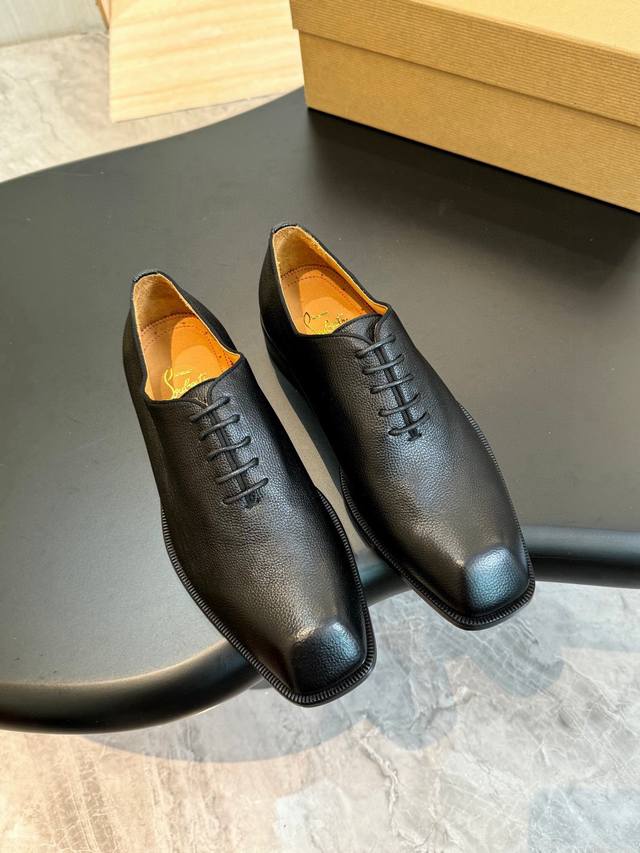 Christia*.Loubouti*高端男士商务正装皮鞋，原版真牛皮大红底，意大利进口牛皮大底，头层牛皮，水染牛皮内里，高端奢华。 元 Size：39-44