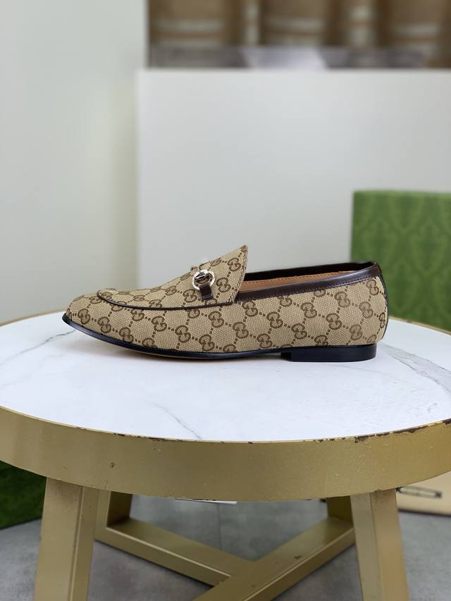 工厂P价P 顶级品质 真皮大底系列 Gucci 古驰商务皮鞋，1:1顶级代购品质，鞋面进口精选原版双G牛仔布牛皮包边，内里垫脚均用进口原版水染牛皮，进口原版订制