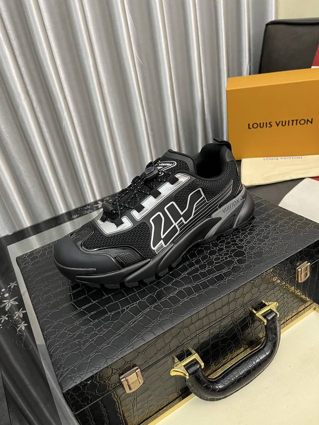 出厂价Pp： 顶级版本 Louis Vuitton 情侣工艺款 专柜系列 原单 新款Lv路易威登 顶级版本 Lv经典高帮潮鞋！选用进口原版工艺小牛皮 原版透气内