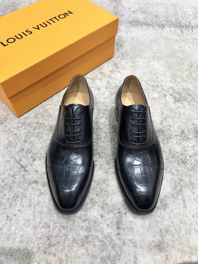 调工厂P价 男装男鞋 运动原单 Louis Vuitton Lv 男士经典牛津鞋男士商务正装精品皮鞋 经典款 杏仁核精致鞋头 极致艺术 全鞋采用进口奶牛牛皮 精
