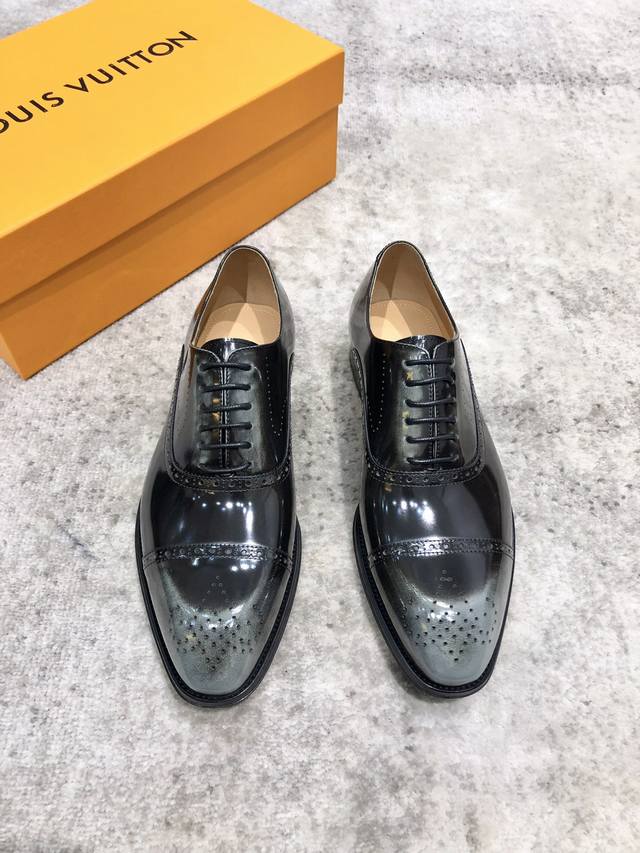 调工厂P价 男装男鞋 运动原单 Louis Vuitton Lv 男士经典牛津鞋男士商务正装雕花皮鞋 经典款 杏仁核精致鞋头 极致艺术 全鞋采用进口奶牛牛皮 黑