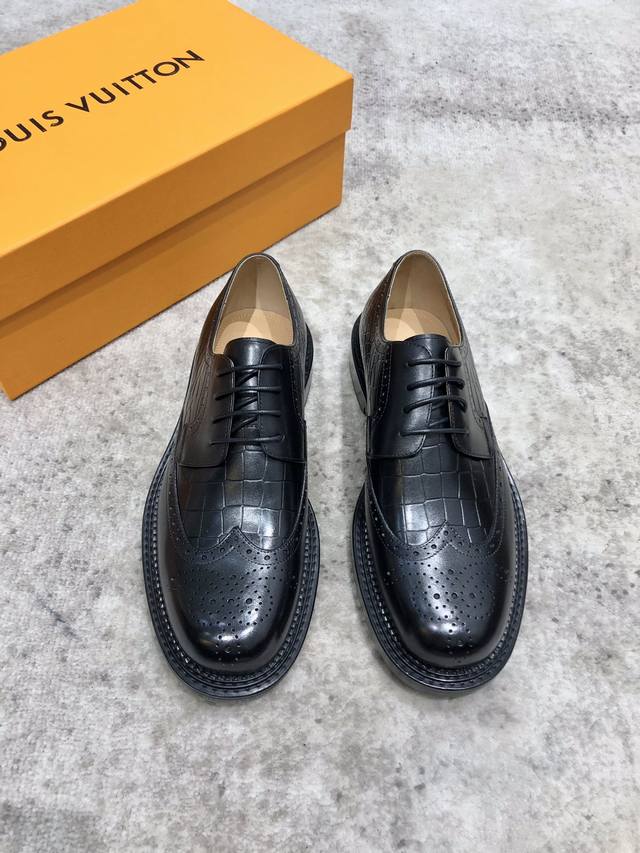 调工厂P价 男装男鞋 运动原单 Louis Vuitton Lv 路易威登 小牛皮皮革牛津鞋 精致布洛克雕花相互辉映纹压 意大利古法手工描改擦色 易于搭配各式正