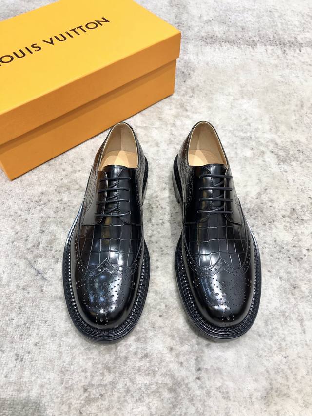 调工厂P价 男装男鞋 运动原单 Louis Vuitton Lv 路易威登 小牛皮皮革牛津鞋 精致布洛克雕花相互辉映纹压 意大利古法手工描改擦色 易于搭配各式正