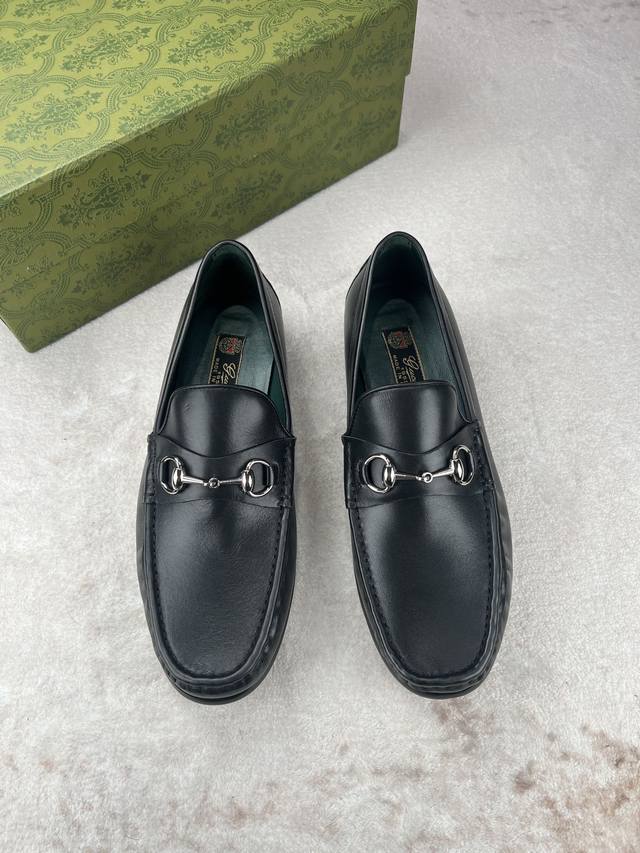 调工厂P价 男装男鞋 运动原单 Gucci 男士精品乐福鞋，焕新演绎马衔扣图案和乐福鞋，庆贺品牌两大经典设计问世70周年。该鞋款一直以来都是品牌的主打款式 无论