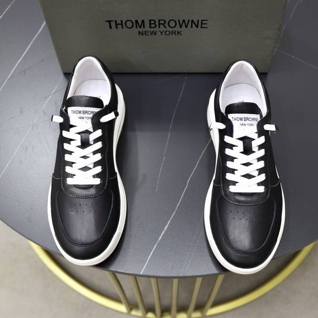 出厂价Pp： Thom Browne#汤姆.布朗尼Tb.爆款热卖高档牛皮拼接 舒适猪皮内里 橡胶耐磨大底，立体感十足时尚百搭38-45 45订做不退换