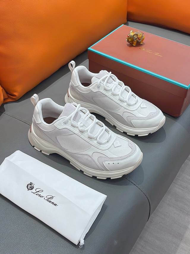 商品名称：Loro Piana Lp 实价： 正规码数: 38-44 休闲鞋 商品材料：精选 牛皮鞋面，舒适羊皮内里 ；原厂大底。