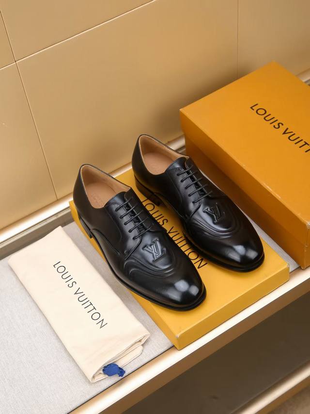 商品商标：Louis Vuitton 路易威登 商务皮鞋 正码码数: 39-44 38.45.46.47订制 商品材料：精选 进口头层小牛皮鞋面，进口头层牛皮内
