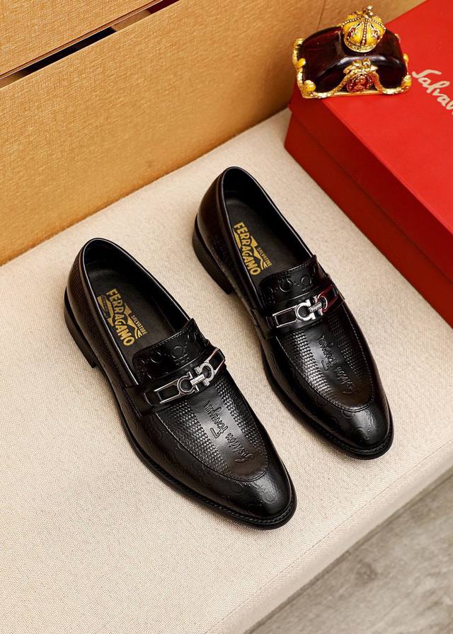 商品商标：Ferragamo 菲拉格慕 休闲皮鞋 正码码数: 39-44 38.45.46订制 商品材料：精选 进口头层小牛皮压花鞋面+原版五金扣，进口水染牛皮