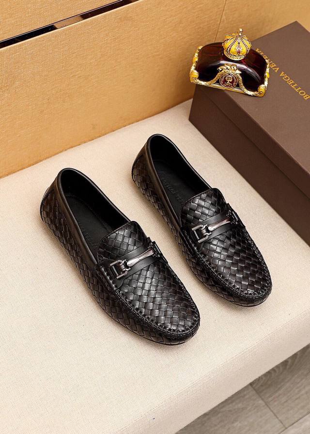 Bv男士套脚鞋 Bottega Veneta 官网专柜新款 一比一开模 意大利小牛皮纯手工编织牛皮内里。开车套脚便鞋 专柜同步 尺码 38～44 45订制