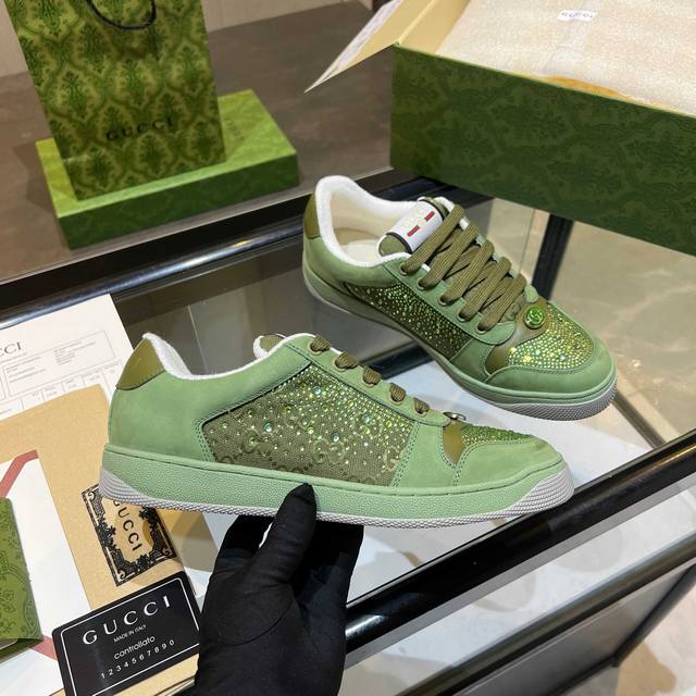 实价 Gucci脏脏鞋 顶级工厂P品质，专柜一比一无可挑剔，穿上脚舒适度燃到爆表 复古做旧元素，鞋舌水洗复古标，金属双Glogo相识度99%，满面的Gucci元