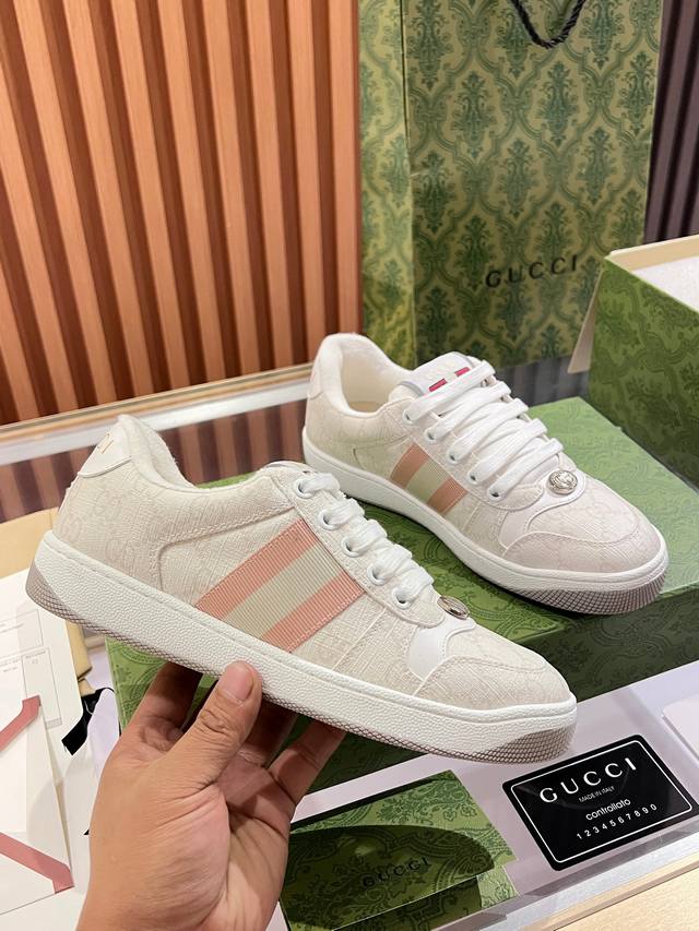 实价 Mgucci脏脏鞋 顶级工厂P品质，专柜一比一无可挑剔，穿上脚舒适度燃到爆表 复古做旧元素，鞋舌水洗复古标，金属双Glogo相识度99%，满面的Gucci