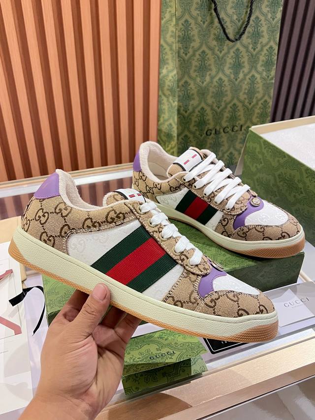 实价 。Gucci脏脏鞋 顶级工厂P品质，专柜一比一无可挑剔，穿上脚舒适度燃到爆表 复古做旧元素，鞋舌水洗复古标，金属双Glogo相识度99%，满面的Gucci