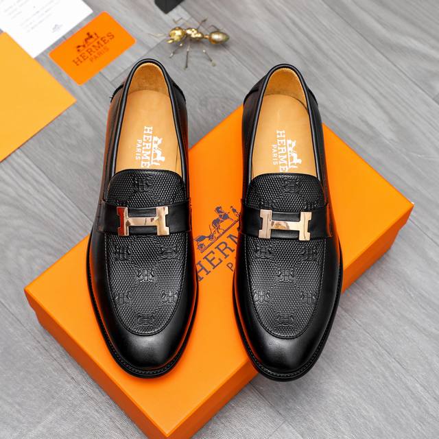 商品商标：Hermes 爱马仕 商务套脚皮鞋 正码码数: 38-44 45.46订做不退换 商品材料：精选牛皮压花鞋面 牛皮内里 原版大底