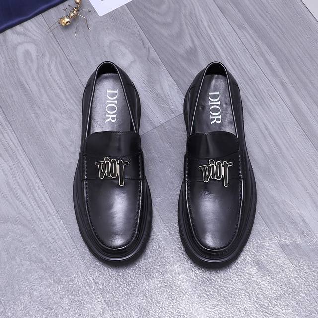 商品商标：Dior 迪奥 商务休闲皮鞋 正码码数: 38-44 商品材料：精选牛皮鞋面 牛皮内里 原版大底
