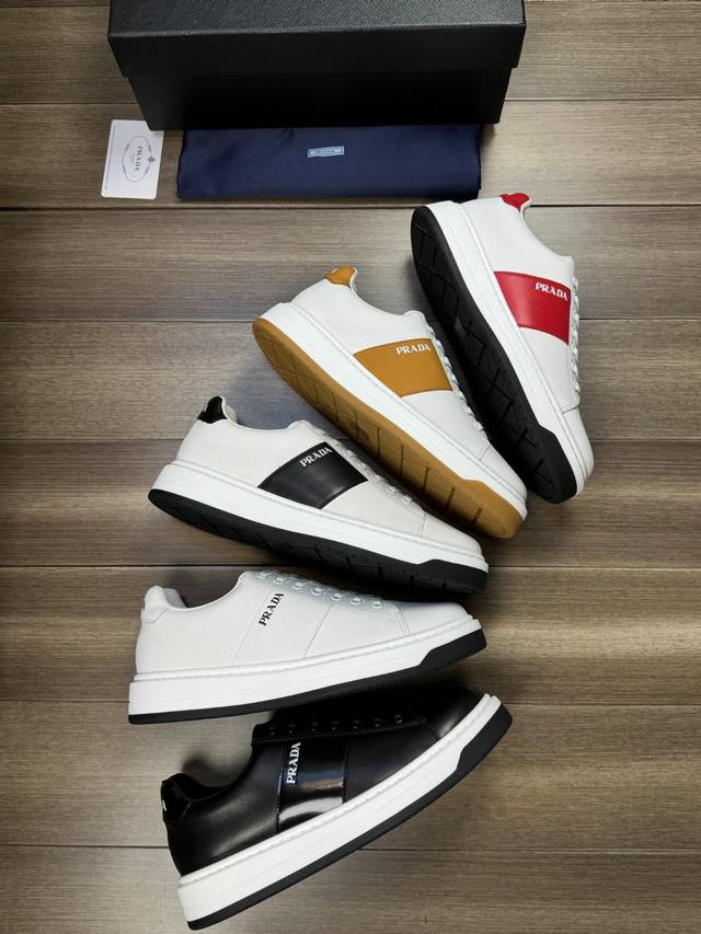 Prada 普拉达 -高端品质 原单 -鞋面：纳帕小牛皮、鞋身.鞋舌.后跟;高周波品牌Logo -内里：品牌帆布，垫脚；水染牛皮 -大底：超轻Tpu 橡胶; 双