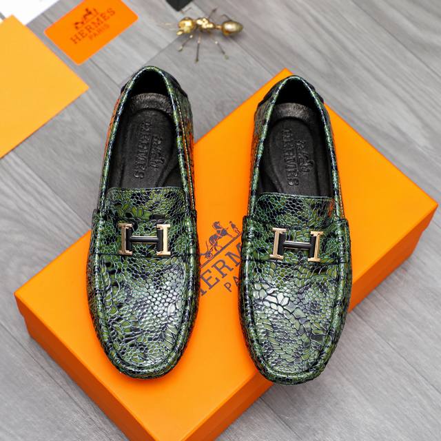 商品商标：Hermes 爱马仕 套脚鞋 正码码数: 38-45 商品材料：精选蛇纹牛皮鞋面 羊皮内里 橡胶大底
