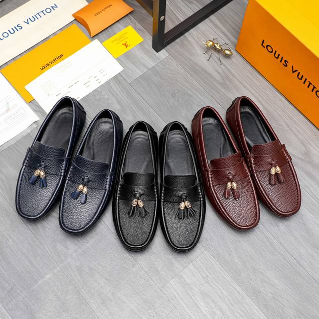 商品商标：Louis Vuitton 路易威登 休闲鞋 正码码数: 38-45 商品材料：精选 荔纹牛皮鞋面 羊皮内里 橡胶大底