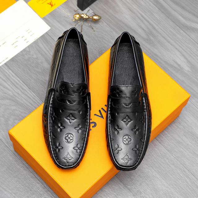 商品商标：Louis Vuitton 路易威登 休闲鞋 正码码数: 38-44 商品材料：精选 头层牛皮压纹鞋面 猪皮内里 橡胶大底