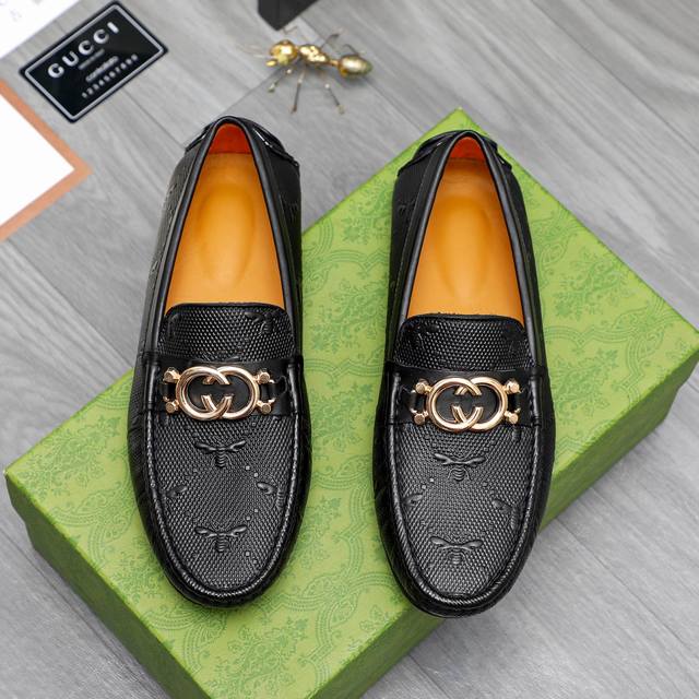 商品商标：Gucci 古驰 休闲鞋 正码码数: 38-45 商品材料：精选牛皮压纹鞋面 牛皮鞋垫 羊皮内里 橡胶大底