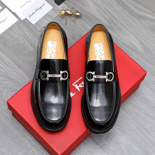 商品商标：Ferragamo 菲拉格慕 正装套脚鞋 正码码数: 38-45 商品材料：精选 头层珠光牛皮鞋面 牛皮内里原版大底