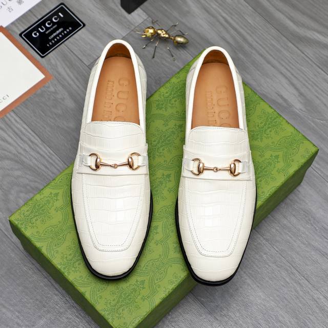 商品商标：Gucci 古驰 皮鞋 正码码数: 38-44 45.46.47要订做 不退换 商品材料：精选石头纹牛皮鞋面 牛皮内里 原版大底