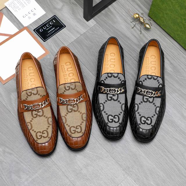 商品商标：Gucci 古驰 皮鞋 正码码数: 38-44 45.46.47要订做 不退换 商品材料：精选石头纹牛皮拼接印花透气鞋面 牛皮内里 原版大底