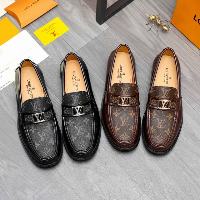 商品商标：Louis Vuitton 路易威登 正装皮鞋 正码码数: 38-45 商品材料：精选 头层牛皮拼接印花鞋面 牛皮内里 Pu鞋垫 原版Tpu大底