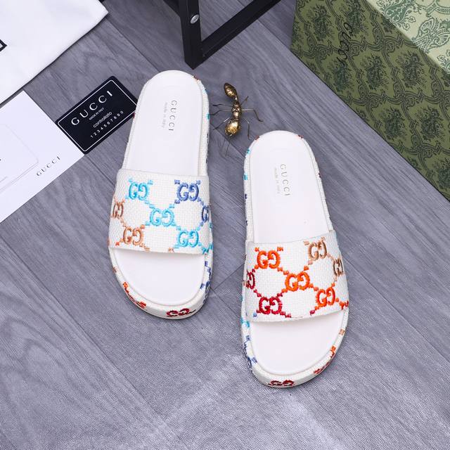 商品商标：Gucci 古驰 拖鞋 正码码数: 38-45 商品材料：精选牛仔织花鞋面 羊皮内里 原版大底