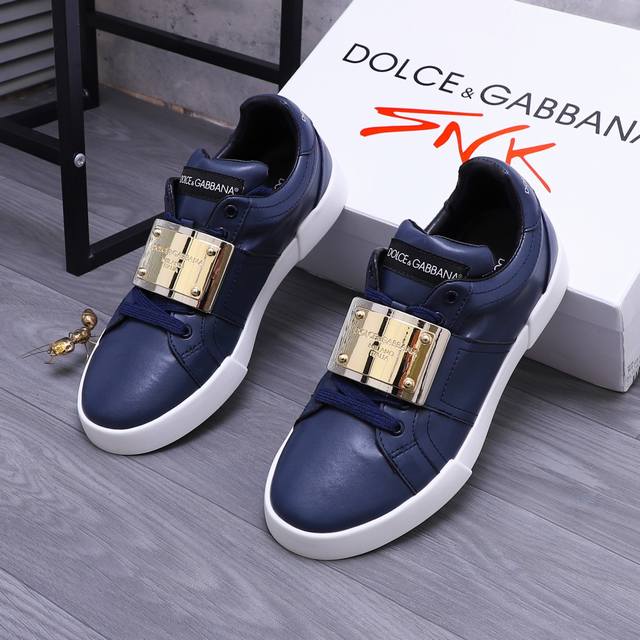 商品商标：D&G 杜嘉班纳 休闲板鞋 正码码数: 35-46 情侣款 商品材料：精选牛皮鞋面 皮内里 原版大底