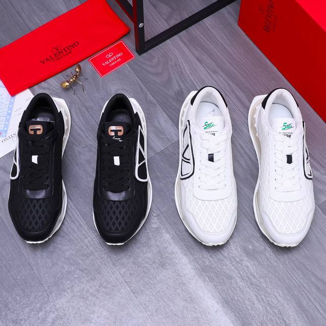商品商标：Valentino 华伦天奴 休闲鞋 正码码数: 38-44 商品材料：精选 牛皮拼接鞋面 网布内里 原版大底