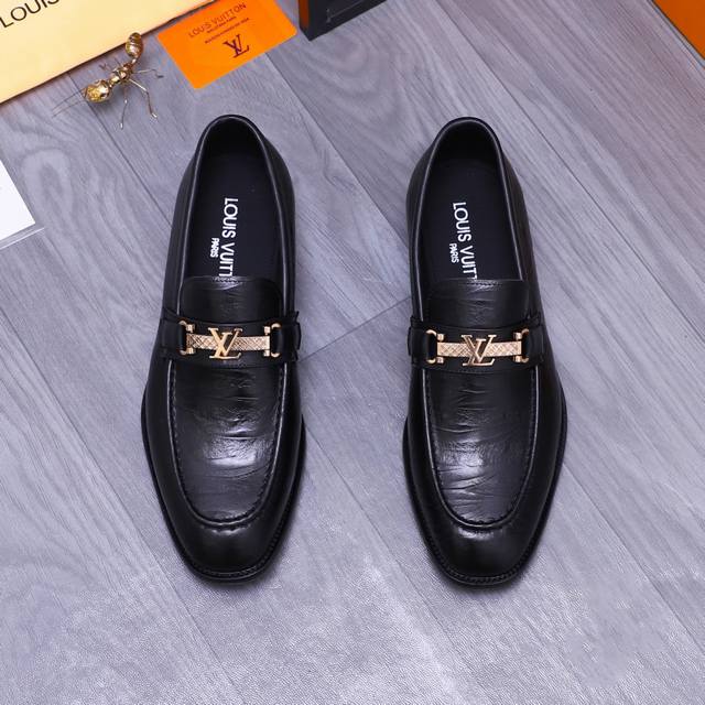 商品商标：Louis Vuitton 路易威登 商务正装皮鞋 正码码数: 38-44 45.46订做不退换 商品材料：精选 浅波纹牛皮鞋面 牛皮内里 原版Tpu