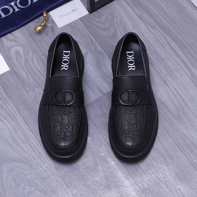 商品商标：Dior 迪奥 休闲套脚皮鞋 正码码数: 38-44 45订做不退换 商品材料：精选荔纹牛皮鞋面 牛皮内里 原版大底