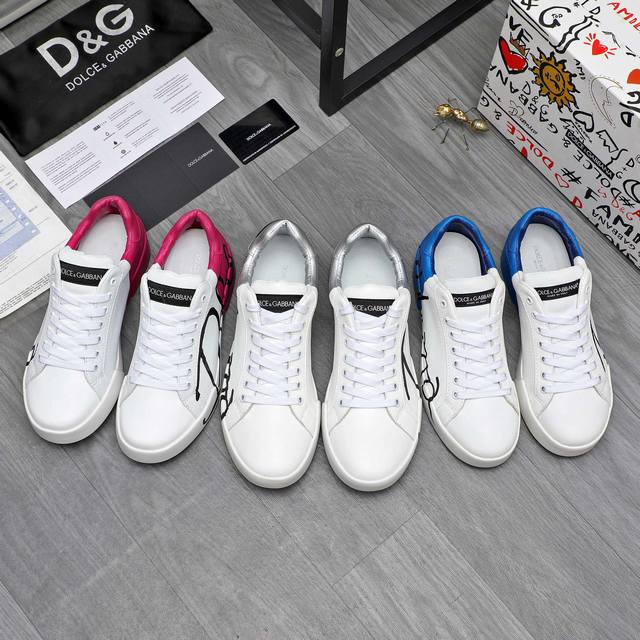 商品商标：D&G 杜嘉班纳 休闲板鞋 正码码数: 35－46 情侣款 商品材料.牛皮拼接鞋面 皮内里 原版大底