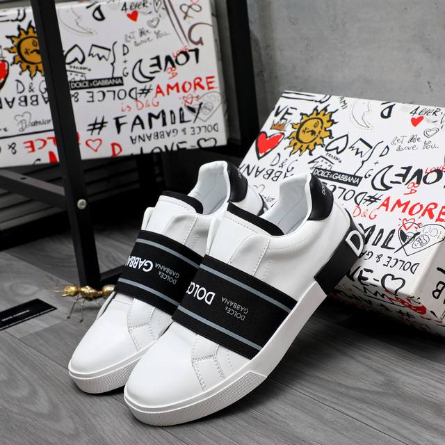 商品商标：D&G 杜嘉班纳 正装鞋 正码码数: 35－46 情侣款 商品材料.牛皮配弹力织带鞋面 皮内里 原版大底