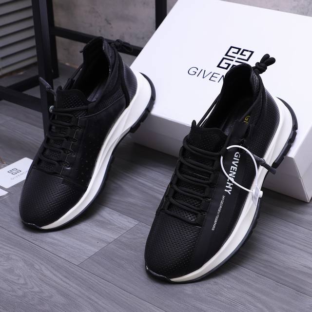 商品商标：Givenchy 纪梵希 休闲鞋 正码码数: 38-44 商品材料：精选冲孔牛皮透气鞋面 猪皮内里 原版大底