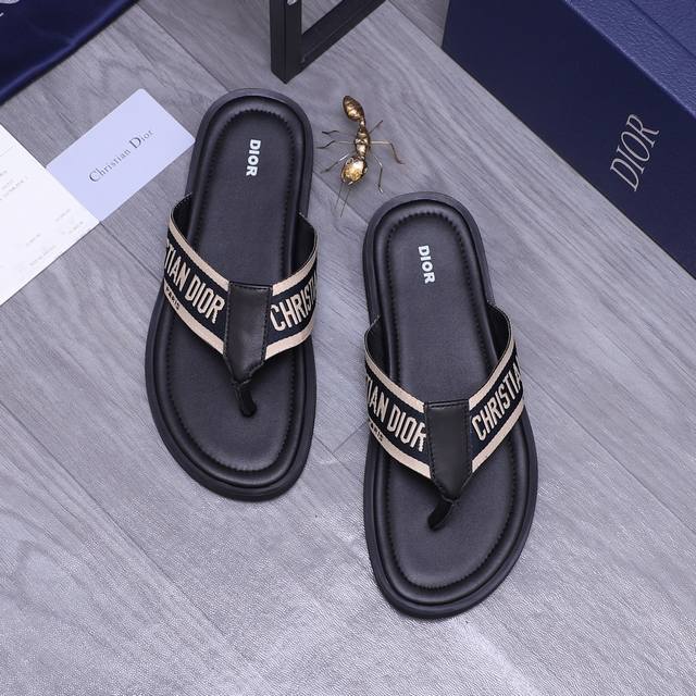 商品商标：Dior 迪奥 拖鞋 正码码数: 38-45 商品材料：精选印花透气鞋面 脚底皮里 橡胶大底