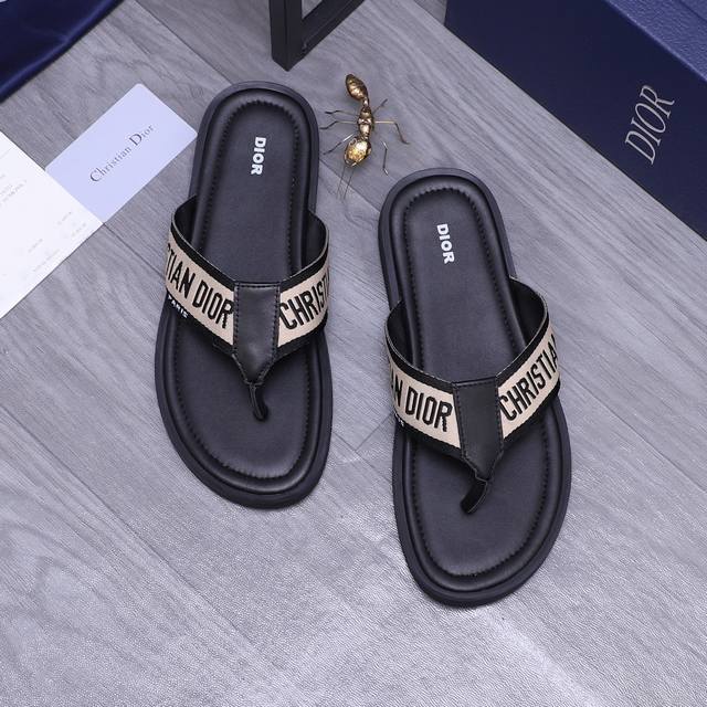 商品商标：Dior 迪奥 拖鞋 正码码数: 38-45 商品材料：精选印花透气鞋面 脚背皮里 橡胶大底