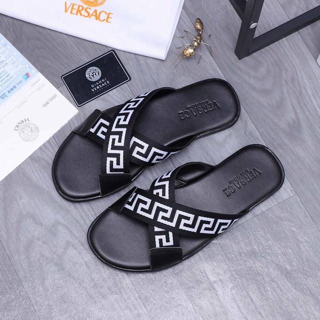 商品商标：Versace 范思哲 交叉拖鞋 正码码数: 38-45 商品材料：精选织带拼接牛皮鞋面 橡胶大底