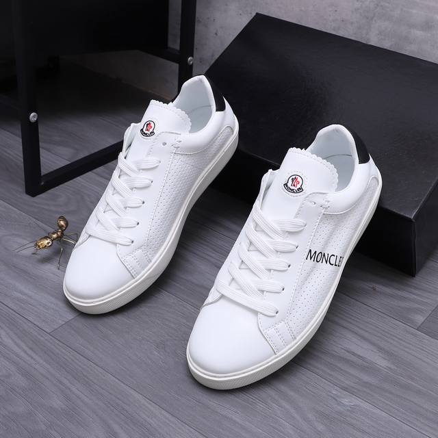 商品商标：Moncler 蒙囗 休闲鞋 正码码数: 38-44 45.46订做不退换 商品材料：精选 牛皮透气鞋面 羊皮内里 橡胶大底