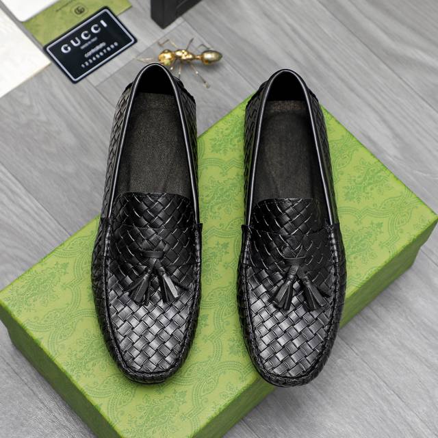 商品商标：Gucci 古驰 休闲套脚鞋 正码码数: 38-44 商品材料：精选牛皮压纹鞋面 猪皮内里 橡胶大底