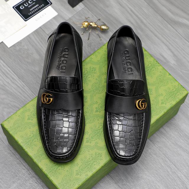 商品商标：Gucci 古驰 皮鞋 正码码数: 38-44 45要订做 不退换 商品材料：精选石头纹牛皮鞋面 牛皮内里 原版大底