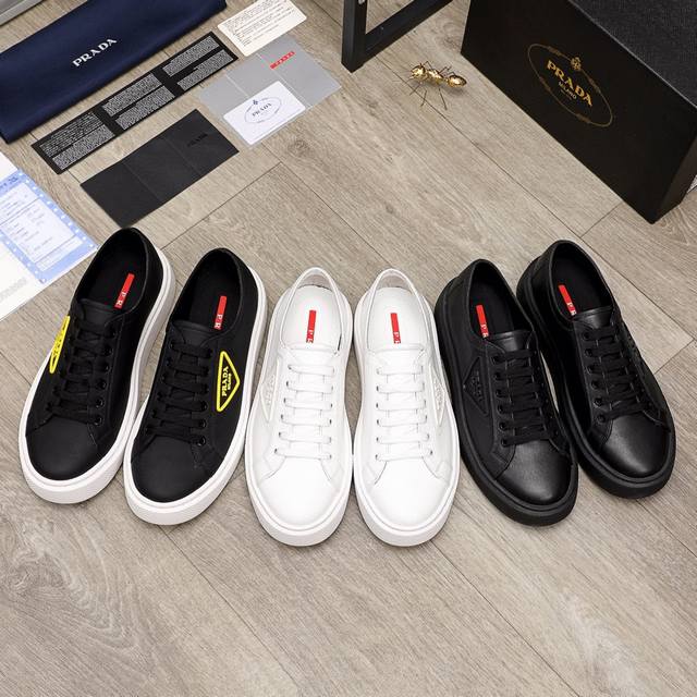商品商标：Prada 普拉达 休闲鞋 正码码数: 38-44 商品材料：精选 头层牛皮鞋面，进口羊皮内里，原版大底！！