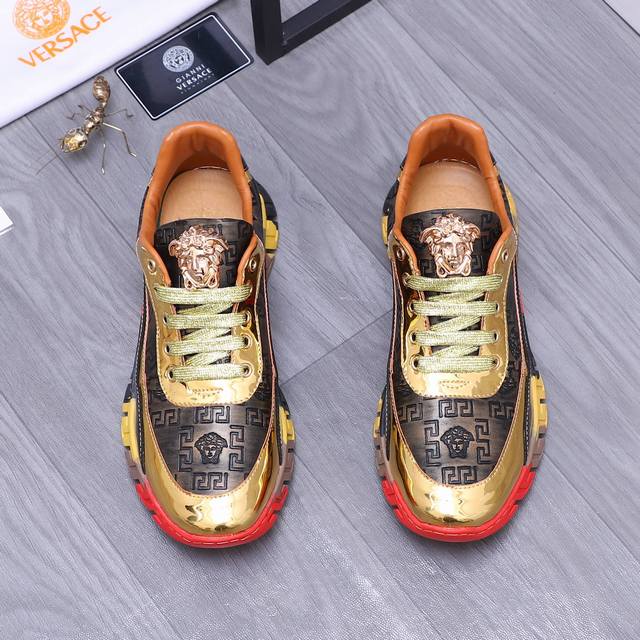 商品商标：Versace 范思哲 休闲鞋 正码码数: 38-44 45订做不退换 商品材料：精选漆面牛皮配压纹鞋面 皮内里 原版大底