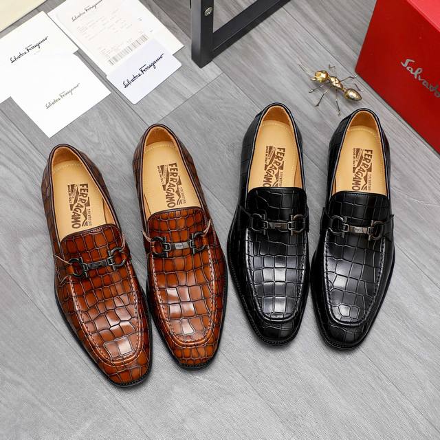 商品商标：Ferragamo 菲拉格慕 商务正装皮鞋 正码码数: 38-45 46.47订做不退换 商品材料：精选 头层石头纹牛皮鞋面 牛皮内里 原版大底