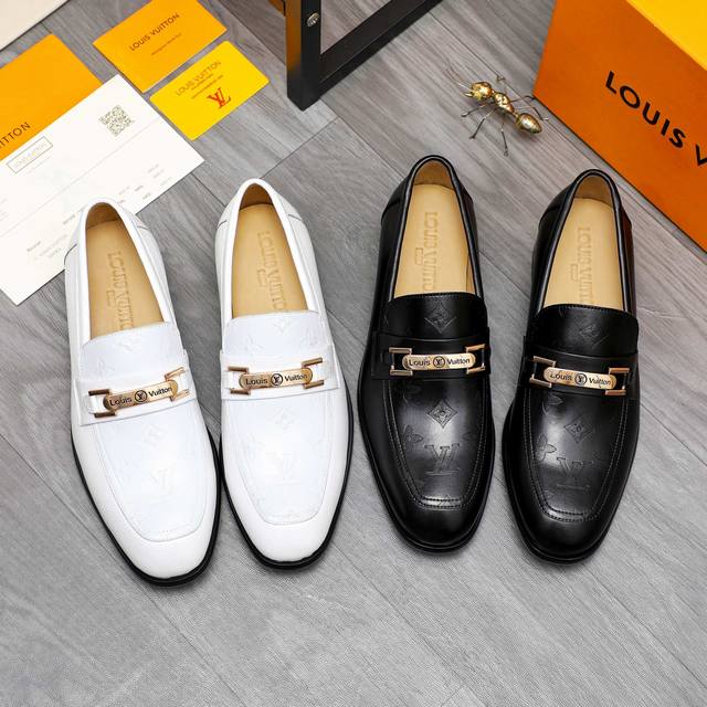 商品商标：Louis Vuitton 路易威登 商务小圆头皮鞋 正码码数: 38－44 45 46订做不退换 商品材料：精选 压纹配荔纹牛皮鞋面 牛皮内里 橡胶