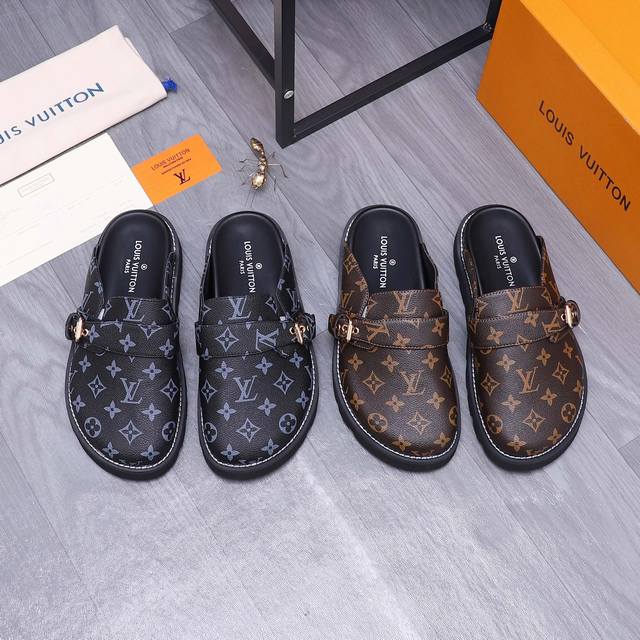 商品商标：Louis Vuitton 路易威登 ] 半拖 拖鞋 正码码数: 38-44 45.46 订做不退换 商品材料：精选原版印花鞋面 羊皮内里 橡胶大底